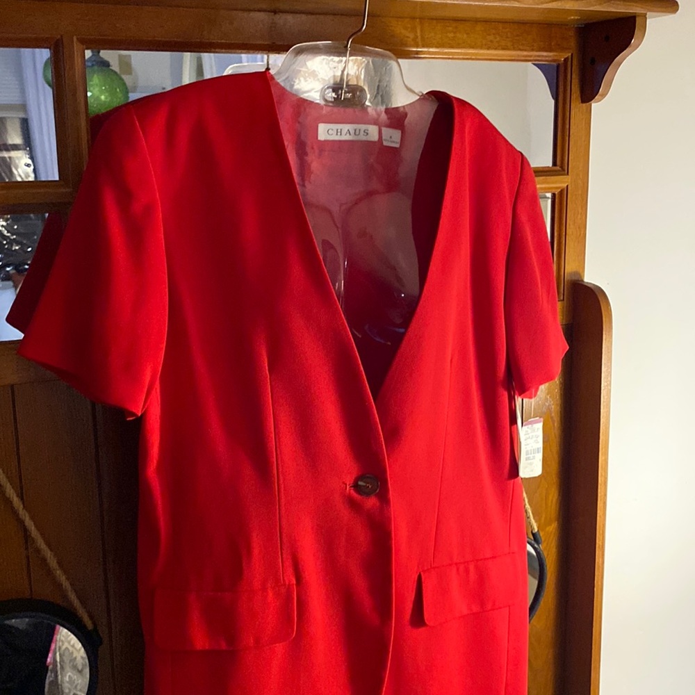 This is a Beautiful short sleeve blazer by CHAUS